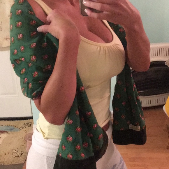 Authentic Switzerland 🇨🇭 shoulder wrap. - Picture 6 of 8